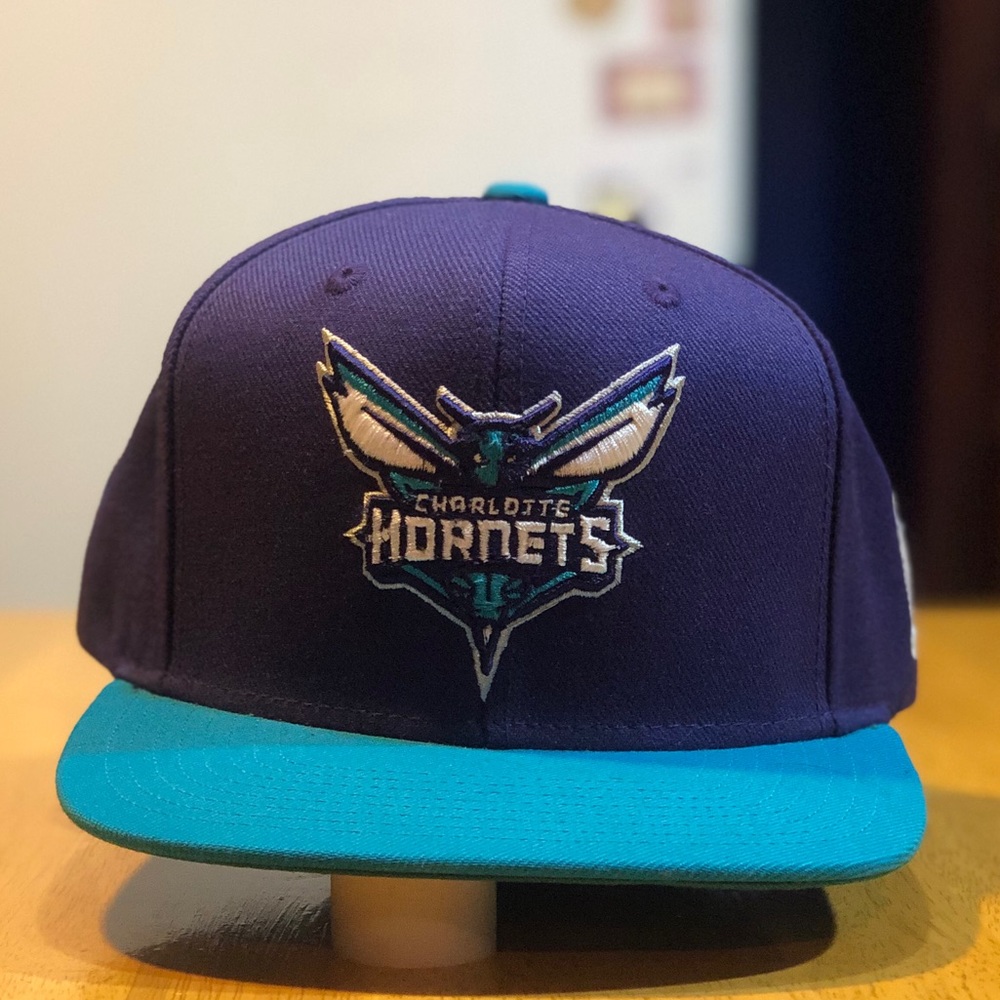 Mitchell and ness hardwood classics Charlotte Hornets throwback SnapBack